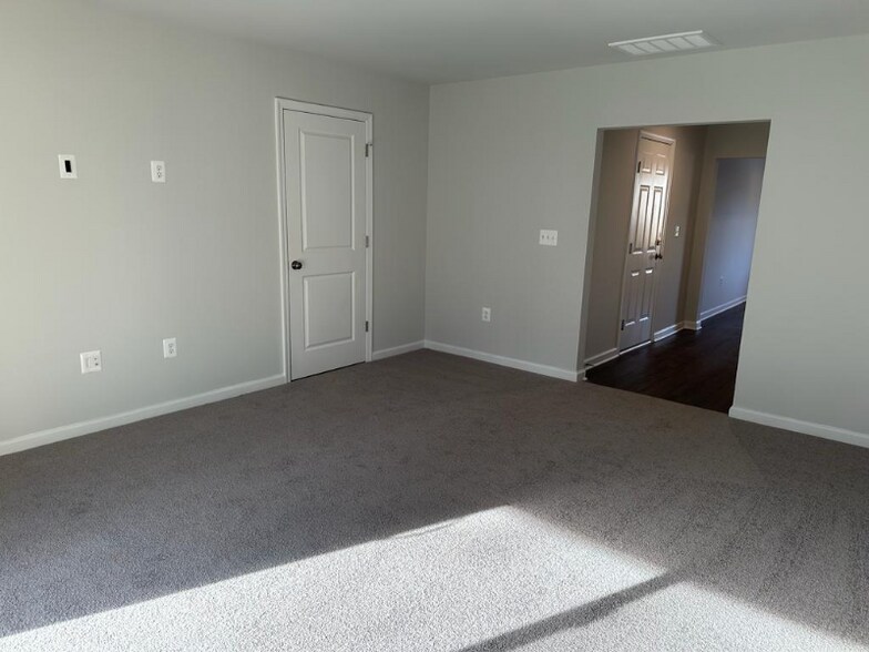 Building Photo - 619 Rivanna Hl Rd