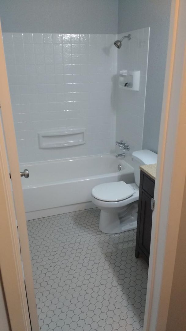 Building Photo - Cozy 2-Bedroom in Historic Georgetown – Mo...