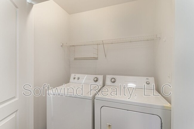 Building Photo - 1519 Elmwood Ave