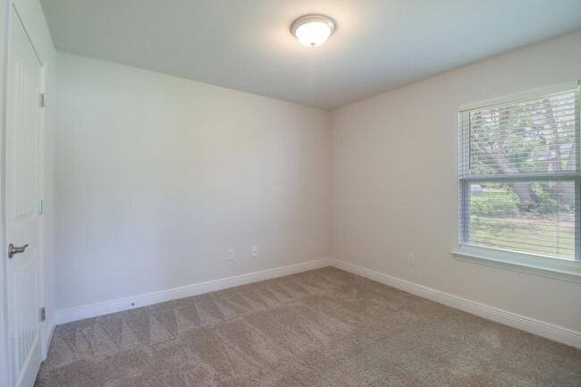 Building Photo - 14097 Plantation Oaks Dr