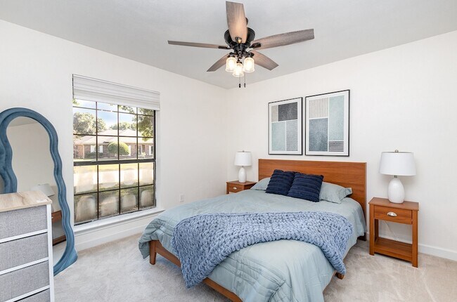 Building Photo - 803 Rush Creek Dr