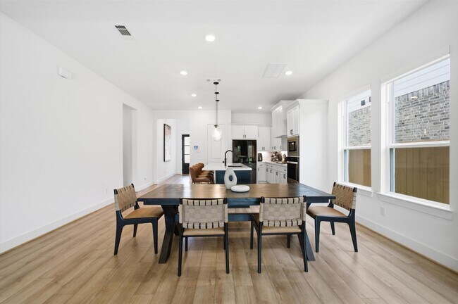 Building Photo - 8115 Fenway Hts Dr