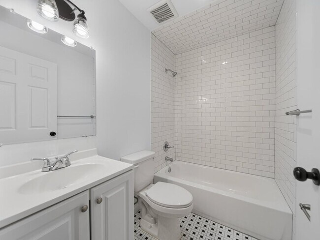 Building Photo - 3214 Dubois Pl SE