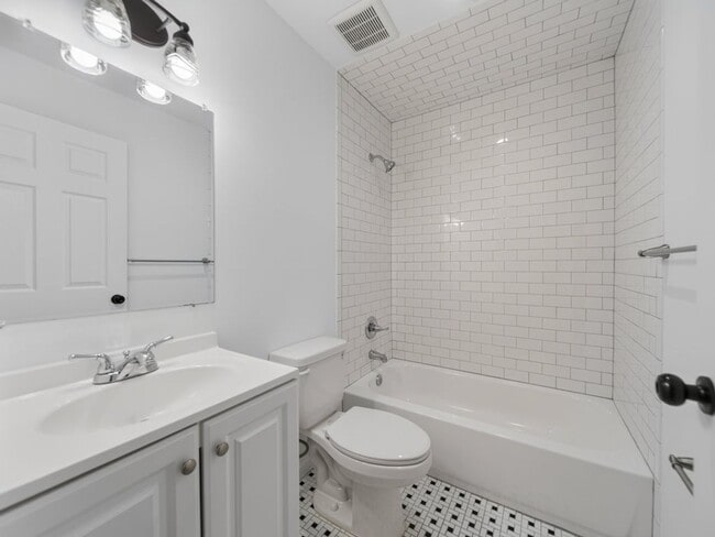 Building Photo - Newly Built 4BR/3BA Two-Level Townhome with Parking - Minutes to Navy Yard & Capitol Hill