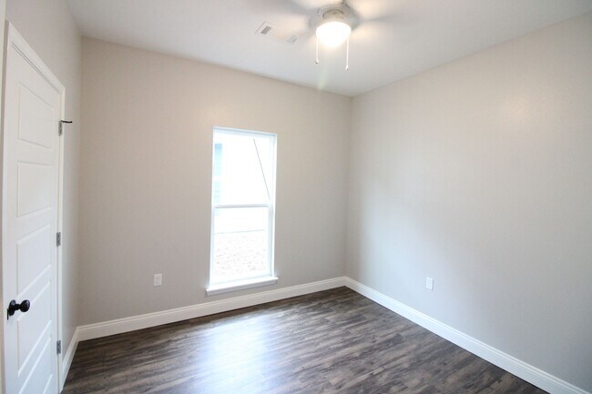 Building Photo - 210 Lacey Eden Ln