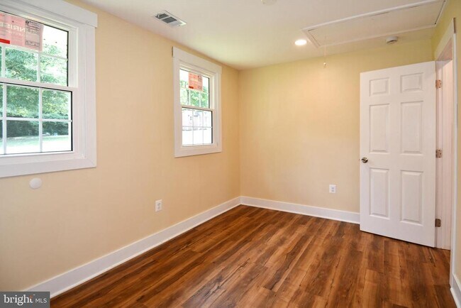Building Photo - 5523 Halwis St
