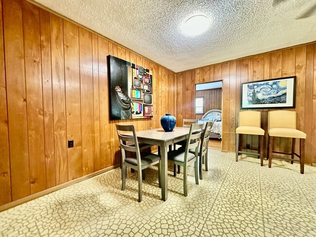 Building Photo - Mid-Century Retro Masterpiece!