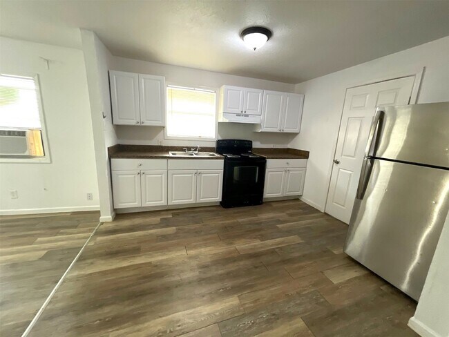 Building Photo - 5523 Avenue O 1/2 Ave