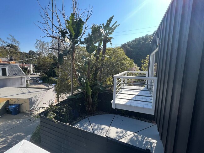 Building Photo - 6121 Glen Holly St