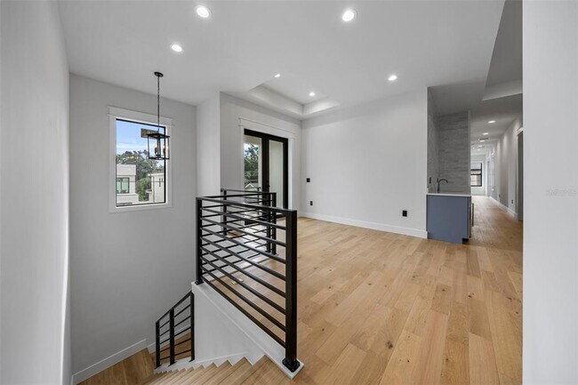 Building Photo - 3701 S Lynwood Ave