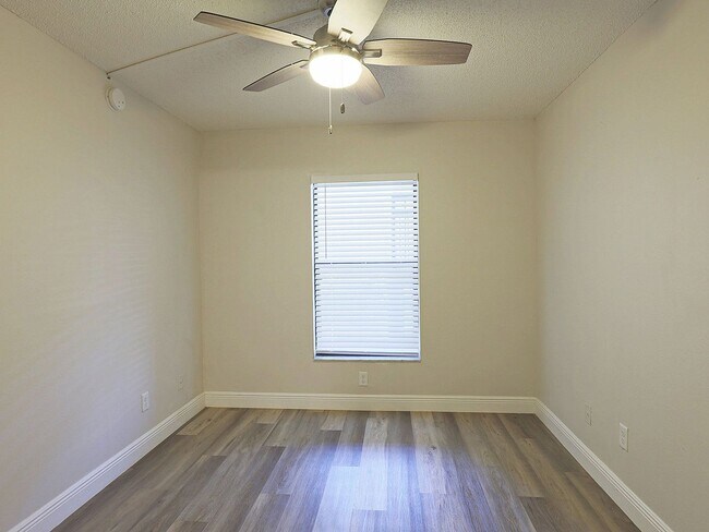 Building Photo - 5305 Summerlin Rd