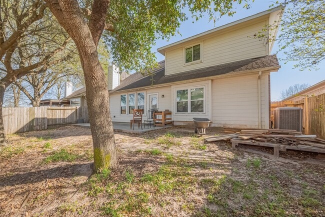 Building Photo - 2202 Highland Crossing Dr