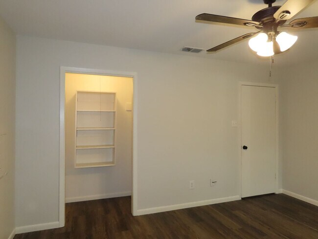 Building Photo - Spacious 4-Bedroom Home in Whitehouse ISD – Pet-Friendly with Large Fenced Yard! Bonus: Lawncare ...