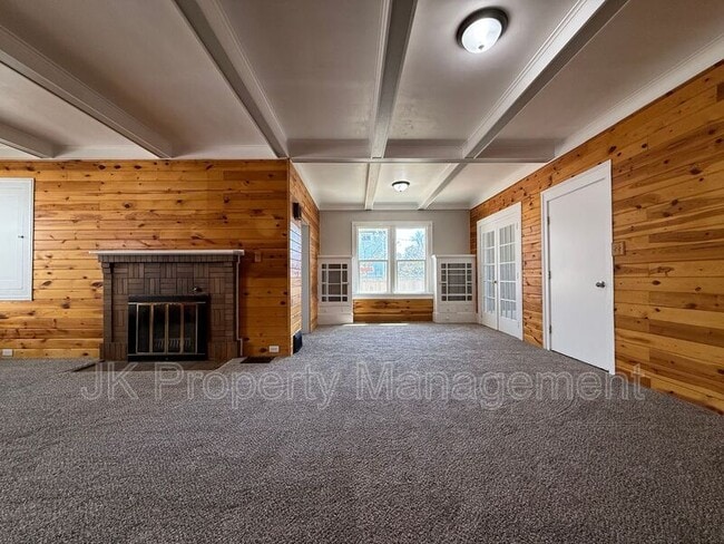 Building Photo - 309 10th St N