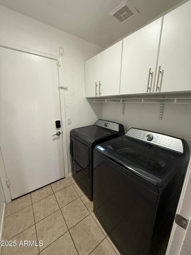 Building Photo - 1030 S Brentwood Ct
