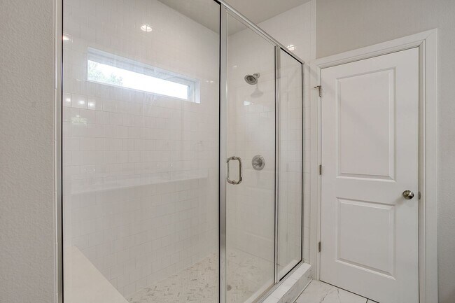 Building Photo - Short Term Rental- 4 Bed, 2 Bath Home Near TCU-  76109