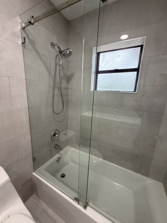 Building Photo - 9662 SW 148th Ave