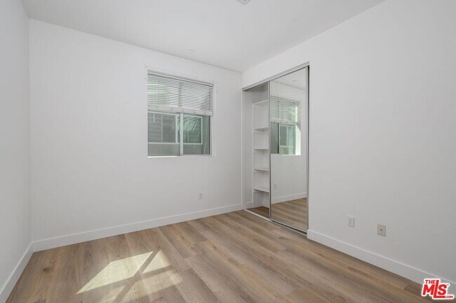 Building Photo - 1183 Crenshaw Blvd