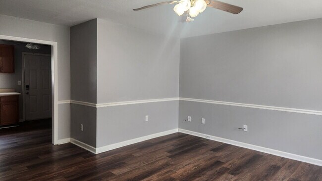 Building Photo - Refreshed 2BR/1BA duplex apartment for rent!