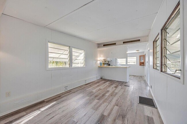 Building Photo - 14556 Glenview Dr