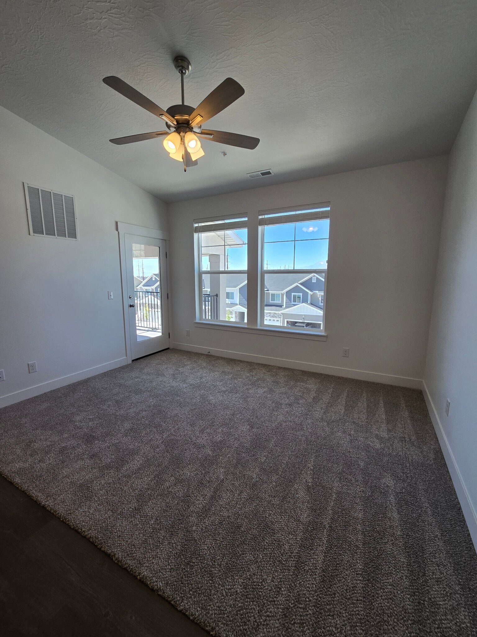 Building Photo - 4668 Olive Ave