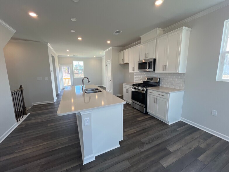 Building Photo - Room in Townhome on Chert Ln