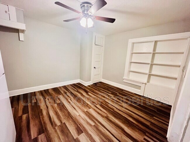 Building Photo - 232 4th St N