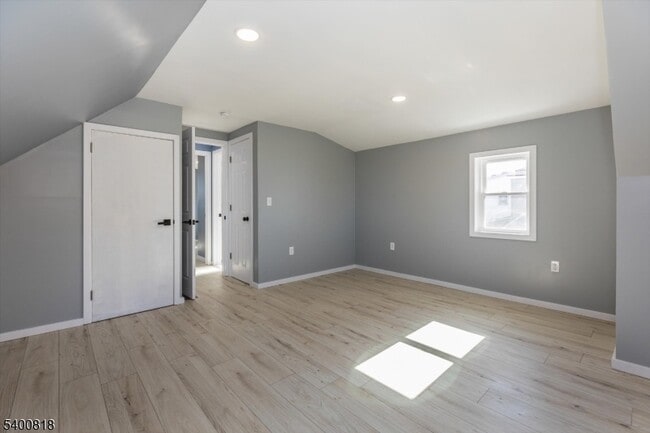 Building Photo - 1 Pine Ct