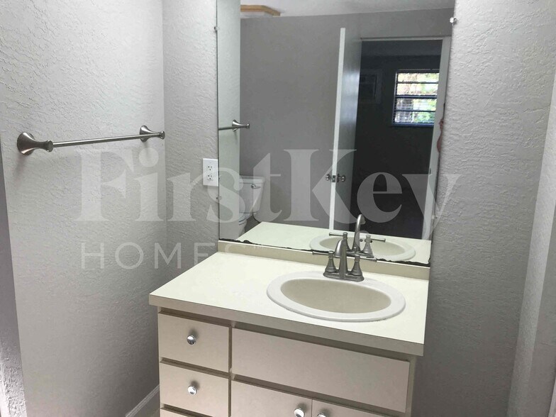 Building Photo - 6178 39th Ave N