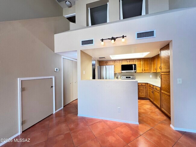 Building Photo - 10117 E Arizmo St
