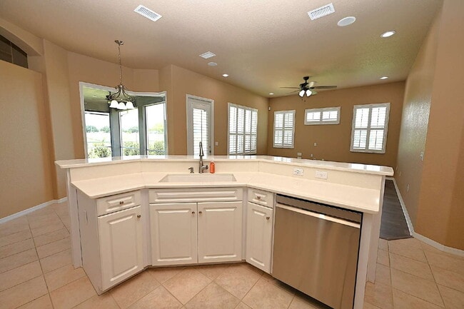 Building Photo - 2618 High Ridge Dr