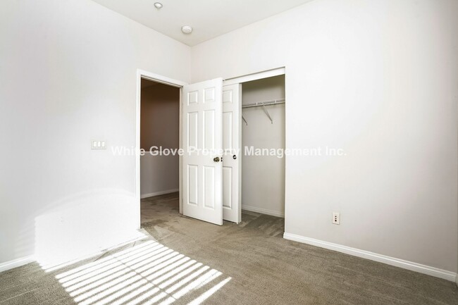 Building Photo - Charming 3-Bedroom Irvine Condo with Attached Garage and Community Amenities