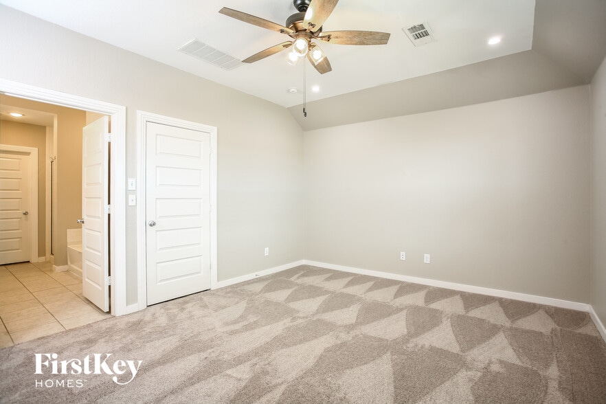 Building Photo - 1127 Bantham Wy