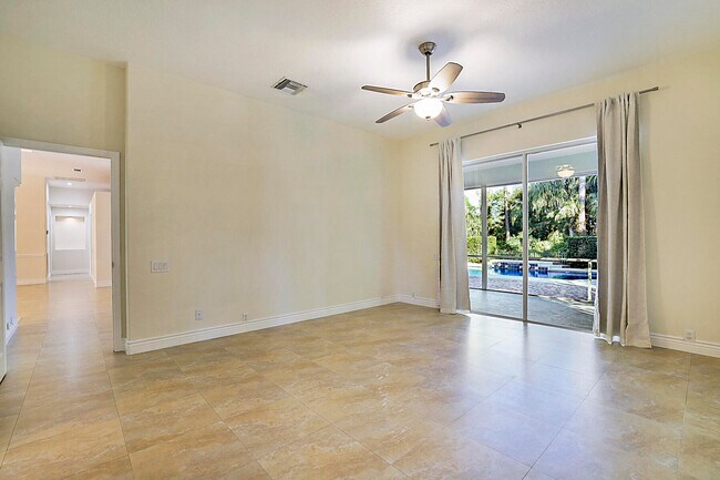 Building Photo - 19009 SE Old Trail Dr W