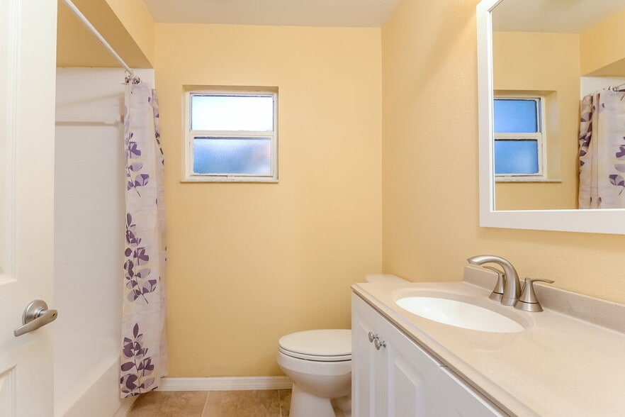 Building Photo - 7220 Bromley Dr