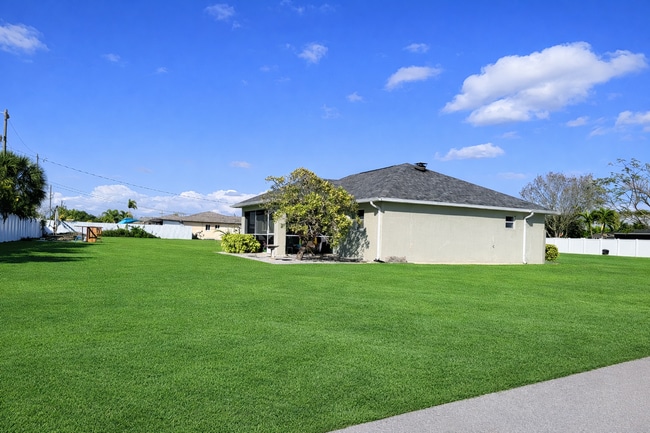 Building Photo - 502 NE 19th Ct