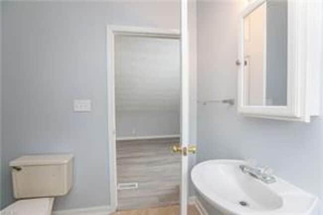 Building Photo - Renovated 3 bed, 1.5 bath Single-Family