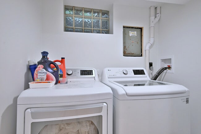 Building Photo - 7324 N Bell Ave