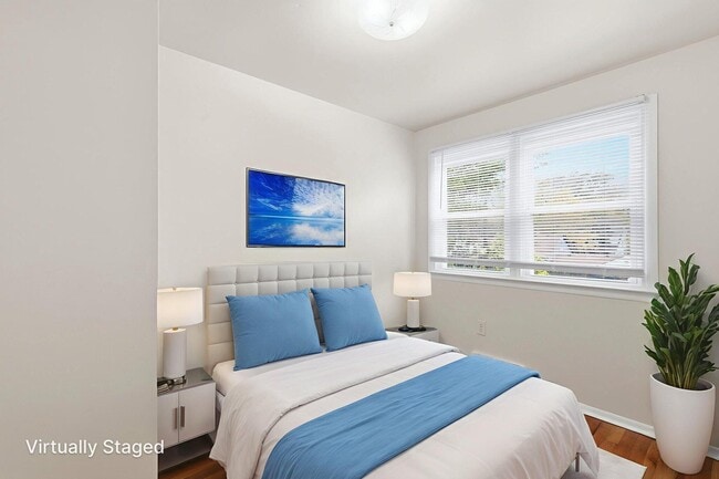 Building Photo - 314 W Muir Ave