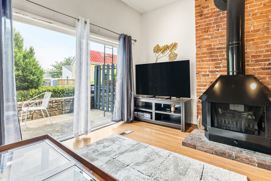 Building Photo - 962 Pavilion St