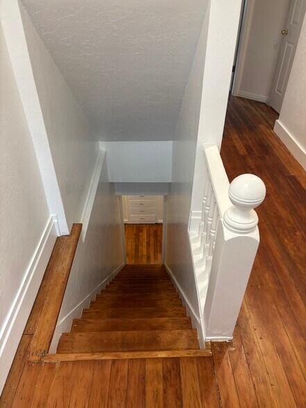 Building Photo - 245 N Main St