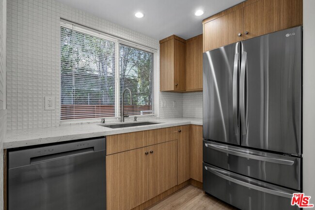 Building Photo - 825 San Miguel Ave