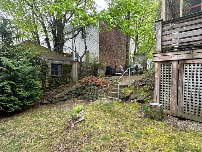 Building Photo - 7 Gardenside St