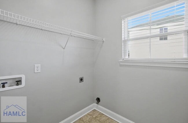 Building Photo - 147 Rimes Ave SE