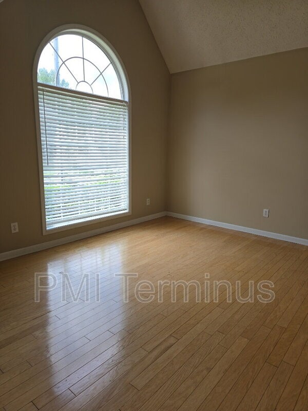 Building Photo - 6122 Farmwood Way SE