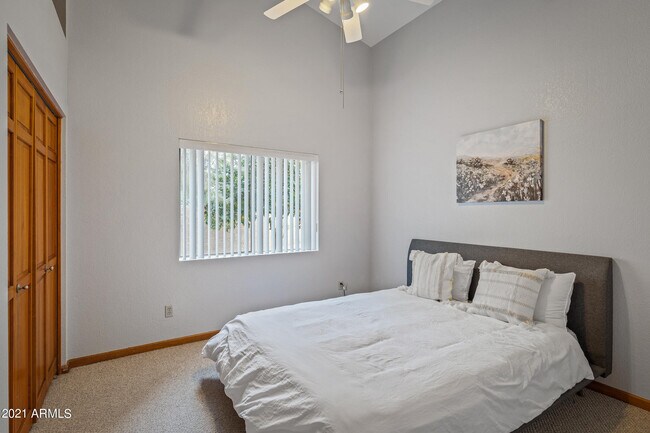 Building Photo - 5735 E Campo Bello Dr