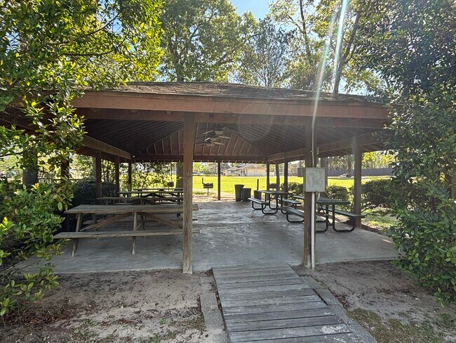 Building Photo - 119 April Waters Dr W