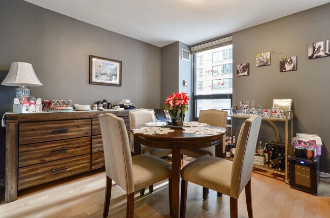 Building Photo - 401 E Ontario St