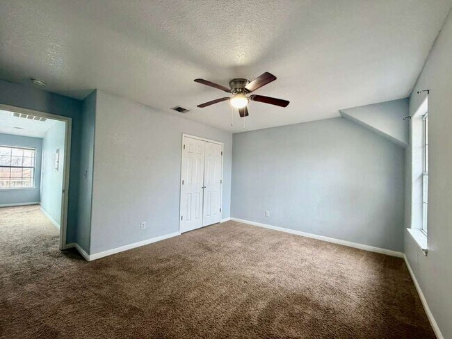 Building Photo - 3107 W Travis St