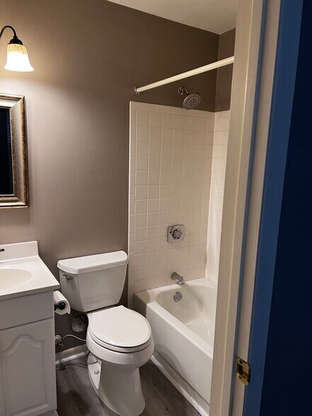 Building Photo - 250 Briarcrest Dr